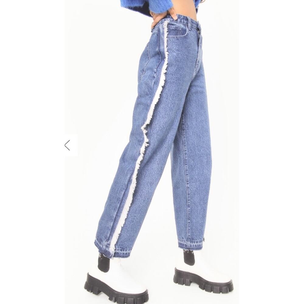 NWT Nasty Gal fray seam straight leg high rise jeans in light blue woman’s sz 8